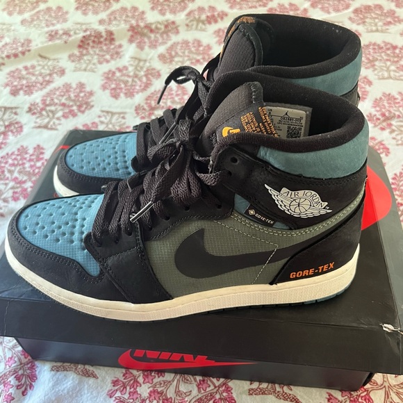 Jordan AJ 1 Element with waterproof GORE-Tex - Picture 5 of 9